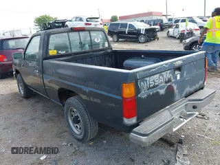 1994 Nissan Frontier z VIN 1N6SD11S2RC402971, wystawiony jako IAAI lot #42388139 z przebiegiem 122 571 mil mil oraz . Historia ofert i sprzedaży dostępna na DreamBid. Obrazek 3.