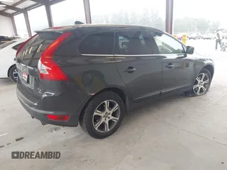 2013 Volvo XC60 T6 z VIN YV4902DZ3D2411993, wystawiony jako IAAI lot #42415587 z przebiegiem 95 303 mil mil oraz . Historia ofert i sprzedaży dostępna na DreamBid. Obrazek 4.