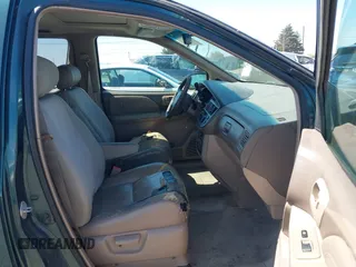 1998 Toyota Sienna LE with VIN 4T3ZF13CXWU023663, listed as a IAAI auction lot 42011727 with 214,972 mi miles. Bid and sale history available at carsss.com. Image 5.