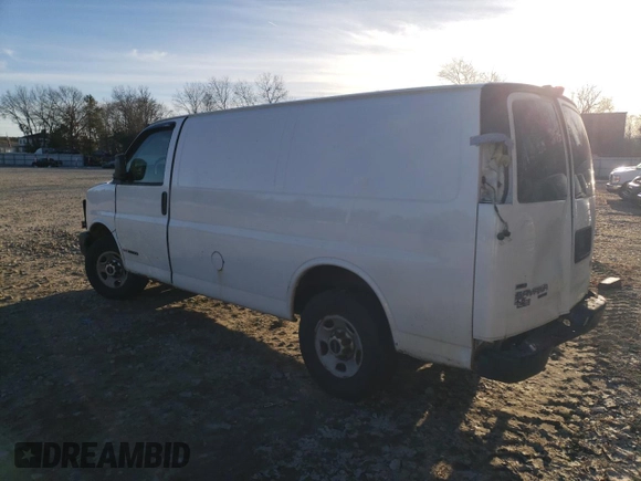 2012 GMC Savana z VIN 1GTW7FBA8C1179658, wystawiony jako Copart lot #79850044 z przebiegiem 303 239 mil mil oraz Czysty tytuł • Clean title. Historia ofert i sprzedaży dostępna na DreamBid. Obrazek 2.
