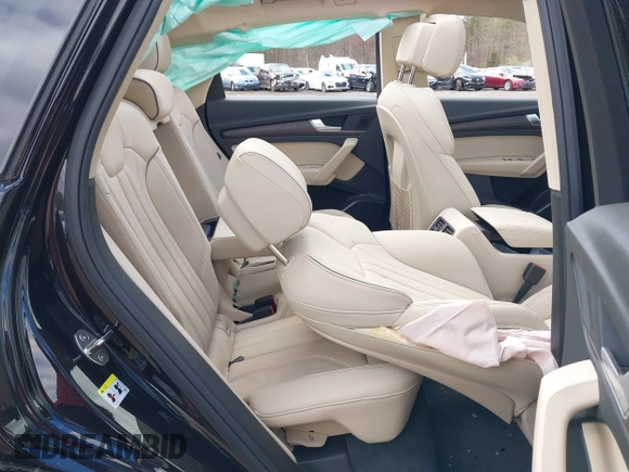 2024 Audi Q5 S line Premium z VIN WA1GAAFY8R2043043, wystawiony jako IAAI lot #42054728 z przebiegiem 10 929 mil mil oraz . Historia ofert i sprzedaży dostępna na DreamBid. Obrazek 8.