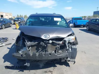 2016 Toyota Sienna LE AAS z VIN 5TDKK3DC3GS759709, wystawiony jako IAAI lot #42374590 z przebiegiem 78 300 mil mil oraz . Historia ofert i sprzedaży dostępna na DreamBid. Obrazek 13.