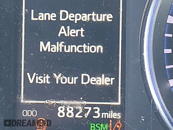 2018 Toyota Highlander SE with VIN 5TDKZRFH1JS288819, listed as a IAAI auction lot 42037923 with 88,273 mi miles and . Bid and sale history available at DreamBid. Image 16.
