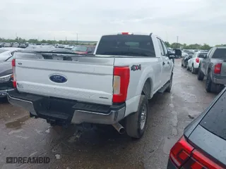 2017 Ford Super Duty F-250 SRW Lariat with VIN 1FT7W2B62HEF11136, listed as a IAAI auction lot 41892510 with 166,165 mi miles. Bid and sale history available at carsss.com. Image 4.