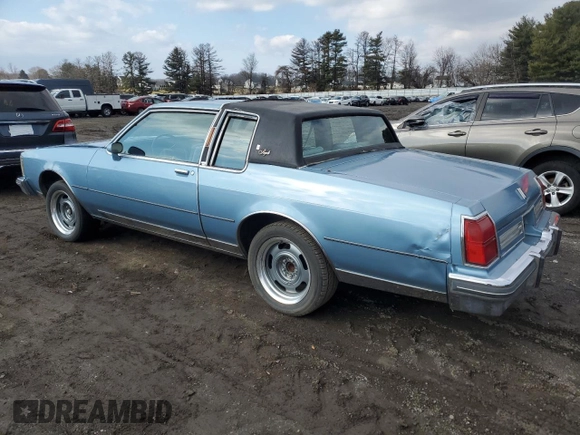 1985 Oldsmobile 88 z VIN 1G3BY37Y7FY316231, wystawiony jako Copart lot #43851075 z przebiegiem 82 641 mil mil oraz Czysty tytuł • Clean title. Historia ofert i sprzedaży dostępna na DreamBid. Obrazek 2.