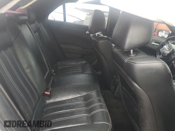 2016 Chrysler 300 S z VIN 2C3CCABG2GH152103, wystawiony jako Copart lot #54530625 z przebiegiem 217 656 mil mil oraz Szkoda całkowita • Salvage title. Historia ofert i sprzedaży dostępna na DreamBid. Obrazek 10.