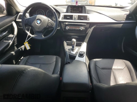 2013 BMW 3 Series 328i z VIN WBA3C1C56DF436269, wystawiony jako Copart lot #57311725 z przebiegiem 139 482 mil mil oraz Szkody całkowita. Historia ofert i sprzedaży dostępna na DreamBid. Obrazek 8.