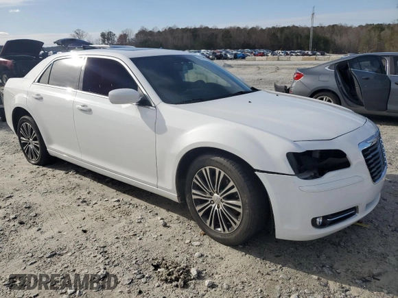 2013 Chrysler 300 S z VIN 2C3CCAGT3DH646620, wystawiony jako Copart lot #44741735 z przebiegiem Nie podano mil oraz Czysty tytuł • Clean title. Historia ofert i sprzedaży dostępna na DreamBid. Obrazek 4.