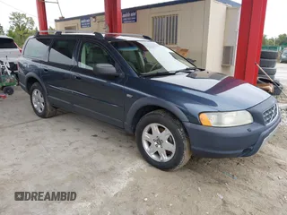 2006 Volvo XC70 with VIN YV4SZ592361239686, listed as a IAAI auction lot 41412262 with 89,110 mi miles. Bid and sale history available at carsss.com. Image 1.