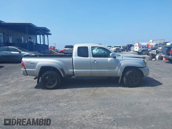 2006 Toyota Tacoma with VIN 5TEUU42N46Z286272, listed as a IAAI auction lot 41518642 with 243,142 mi miles. Bid and sale history available at carsss.com. Image 13.