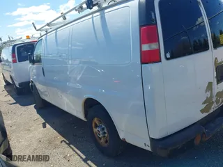 2008 GMC Savana Cargo Van with VIN 1GTGG25C781186098, listed as a IAAI auction lot 41969369 with 176,012 mi miles. Bid and sale history available at carsss.com. Image 3.