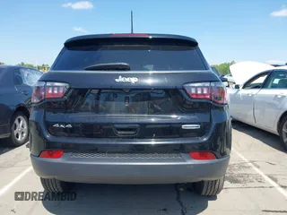 2021 Jeep Compass Latitude with VIN 3C4NJDBB5MT562400, listed as a IAAI auction lot 41996711 with 20,011 mi miles and . Bid and sale history available at DreamBid. Image 17.