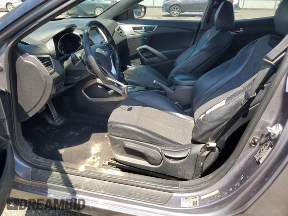2016 Hyundai Veloster z VIN KMHTC6AD4GU273160, wystawiony jako Copart lot #52107985 z przebiegiem 120 884 mil mil oraz Szkoda całkowita • Salvage title. Historia ofert i sprzedaży dostępna na DreamBid. Obrazek 7.