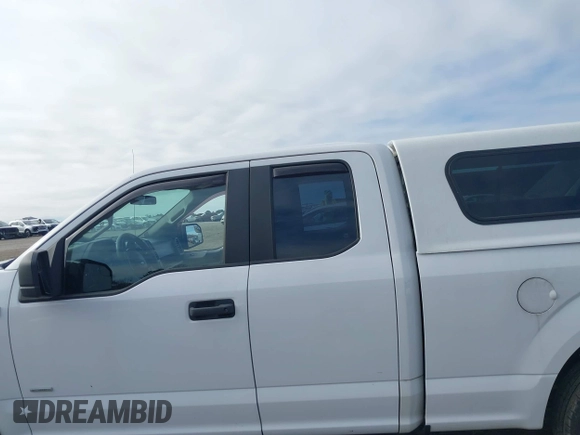 2017 Ford F-150 XL z VIN 1FTEX1CG3HKC91769, wystawiony jako IAAI lot #41191472 z przebiegiem 113 897 mil mil oraz . Historia ofert i sprzedaży dostępna na DreamBid. Obrazek 14.