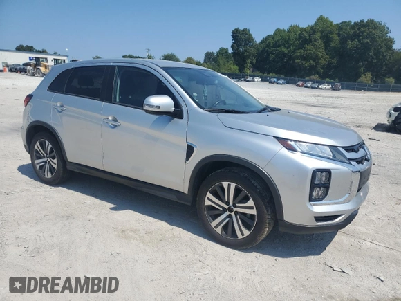 2022 Mitsubishi Outlander SE with VIN JA4APVAUXNU008843, listed as a Copart auction lot 69317784 with 33,638 mi miles and Salvage title. Bid and sale history available at DreamBid. Image 4.