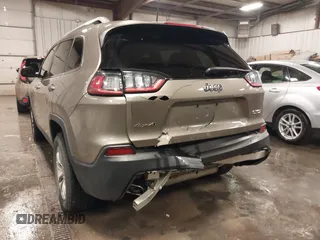 2019 Jeep Cherokee Latitude with VIN 1C4PJMCX3KD356109, listed as a IAAI auction lot 41211181 with 84,072 mi miles. Bid and sale history available at carsss.com. Image 6.