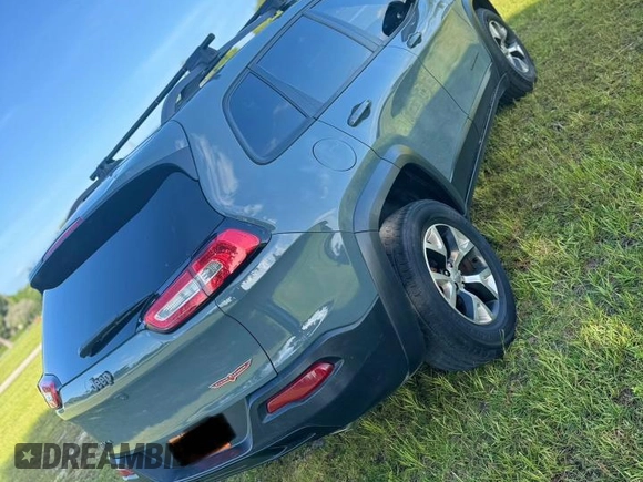 2015 Jeep Cherokee Trailhawk with VIN 1C4PJMBS1FW529559, listed as a Copart auction lot 66581755 with 113,915 mi miles and Salvage title. Bid and sale history available at DreamBid. Image 4.