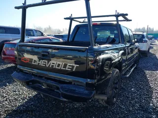 2006 Chevrolet Silverado 1500 LT1 with VIN 2GCEK13T061106215, listed as a IAAI auction lot 41434766 with 154,862 mi miles. Bid and sale history available at carsss.com. Image 4.