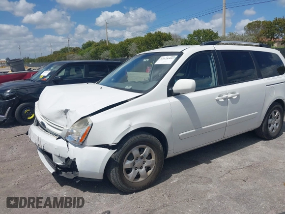 2010 Kia Sedona LX with VIN KNDMG4C33A6338047, listed as a IAAI auction lot 42128485 with 99,498 mi miles and . Bid and sale history available at carsss.com. Image 2.