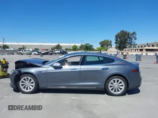 2014 Tesla Model S 60 z VIN 5YJSA1H17EFP33910, wystawiony jako IAAI lot #42346934 z przebiegiem Nie podano mil oraz . Historia ofert i sprzedaży dostępna na DreamBid. Obrazek 14.