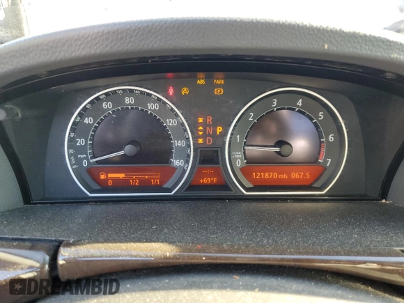 2002 BMW 7 Series 745i with VIN WBAGL63462DP57016, listed as a Copart auction lot 81025594 with 121,870 mi miles and Salvage Title. Bid and sale history available at DreamBid. Image 9.