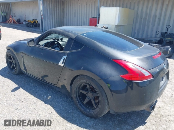 2013 Nissan 370Z z VIN JN1AZ4EH8DM880849, wystawiony jako IAAI lot #42131189 z przebiegiem Nie podano mil oraz . Historia ofert i sprzedaży dostępna na DreamBid. Obrazek 3.
