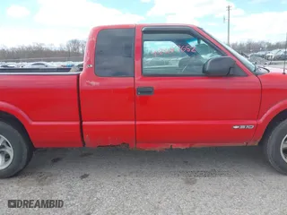 2000 Chevrolet S-10 LS with VIN 1GCCS19W3Y8111269, listed as a IAAI auction lot 42087682 with 176,712 mi miles. Bid and sale history available at carsss.com. Image 6.