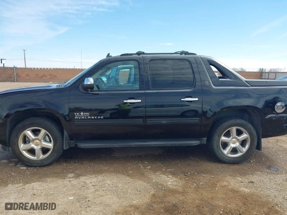 2013 Chevrolet Avalanche LT with VIN 3GNTKFE70DG297831, listed as a IAAI auction lot 41709367 with 107,811 mi miles. Bid and sale history available at carsss.com. Image 14.
