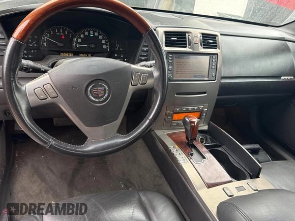2005 Cadillac XLR z VIN 1G6YV34A255604073, wystawiony jako Copart lot #86889874 z przebiegiem 39 624 mil mil oraz Czysty tytuł • Clean title. Historia ofert i sprzedaży dostępna na DreamBid. Obrazek 9.
