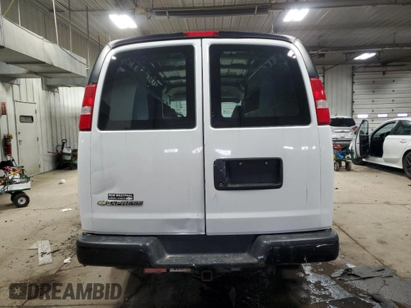 2017 Chevrolet Express Cargo z VIN 1GCWGAFF4H1324582, wystawiony jako Copart lot #46579425 z przebiegiem 137 361 mil mil oraz Czysty tytuł • Clean title. Historia ofert i sprzedaży dostępna na DreamBid. Obrazek 6.
