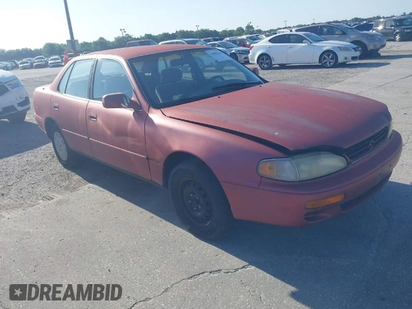 1995 Toyota Camry LE z VIN JT2SK12E6S0318069, wystawiony jako IAAI lot #42003618 z przebiegiem 235 623 mil mil oraz . Historia ofert i sprzedaży dostępna na DreamBid. Obrazek 1.