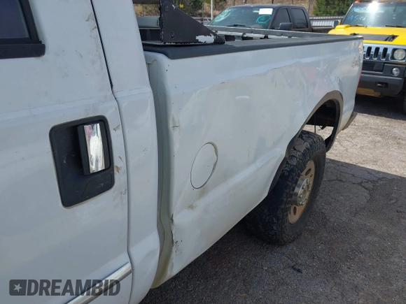 2005 Ford F-250 XL z VIN 1FTSW21P85ED19266, wystawiony jako IAAI lot #41934770 z przebiegiem 338 778 mil mil oraz . Historia ofert i sprzedaży dostępna na DreamBid. Obrazek 6.