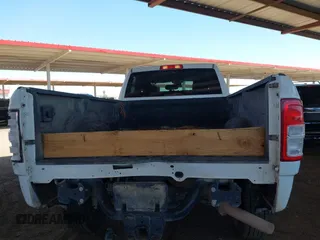 2020 Ram 2500 Tradesman z VIN 3C6UR5HJ2LG111495, wystawiony jako IAAI lot #42068717 z przebiegiem 172 052 mil mil oraz . Historia ofert i sprzedaży dostępna na DreamBid. Obrazek 16.
