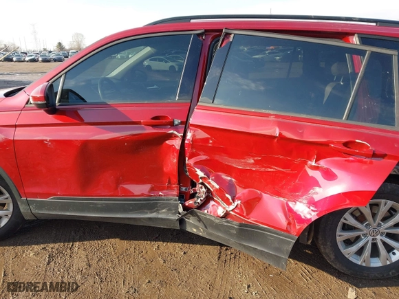 2018 Volkswagen Tiguan S with VIN 3VV1B7AX2JM050594, listed as a IAAI auction lot 41681117 with 134,654 mi miles. Bid and sale history available at carsss.com. Image 6.