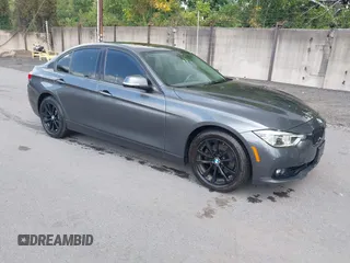 2018 BMW 3 Series 320i xDrive z VIN WBA8A3C5XJA505920, wystawiony jako IAAI lot #42569332 z przebiegiem 36 140 mil mil oraz . Historia ofert i sprzedaży dostępna na DreamBid. Obrazek 1.