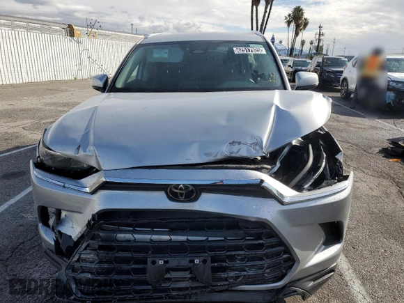 2024 Toyota Highlander XLE z VIN 5TDAAAB52RS047539, wystawiony jako Copart lot #42517925 z przebiegiem 7 614 mil mil oraz Czysty tytuł • Clean title. Historia ofert i sprzedaży dostępna na DreamBid. Obrazek 5.