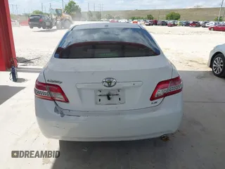 2011 Toyota Camry LE z VIN 4T1BF3EK6BU631409, wystawiony jako IAAI lot #42313431 z przebiegiem 117 409 mil mil oraz . Historia ofert i sprzedaży dostępna na DreamBid. Obrazek 16.