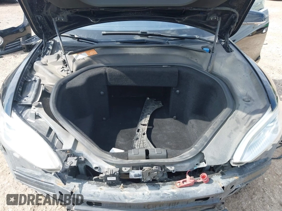2014 Tesla Model S 60 z VIN 5YJSA1H1XEFP44397, wystawiony jako IAAI lot #42140917 z przebiegiem 136 515 mil mil oraz . Historia ofert i sprzedaży dostępna na DreamBid. Obrazek 10.