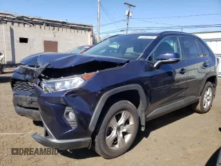 2021 Toyota RAV4 XLE with VIN 2T3P1RFV7MW177570, listed as a Copart auction lot 53309105 with 33,729 mi miles and Salvage Title. Bid and sale history available at carsss.com. Image 1.