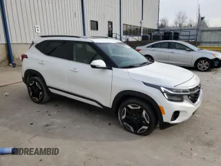 2024 Kia Seltos SX z VIN KNDETCA7XR7563829, wystawiony jako Copart lot #84300884 z przebiegiem 11 982 mil mil oraz Szkoda całkowita • Salvage title. Historia ofert i sprzedaży dostępna na DreamBid. Obrazek 4.