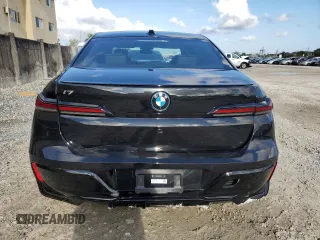 2023 BMW i7 xDrive60 z VIN WBY53EJ00PCN75375, wystawiony jako Copart lot #53385964 z przebiegiem 2540 mil mil oraz Szkody całkowita. Historia ofert i sprzedaży dostępna na DreamBid. Obrazek 6.