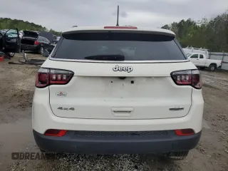 2020 Jeep Compass Latitude with VIN 3C4NJDBB8LT197354, listed as a Copart auction lot 52043745 with 82,189 mi miles and Salvage Title. Bid and sale history available at DreamBid. Image 6.
