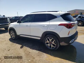 2021 Kia Seltos SX with VIN KNDETCA25M7139553, listed as a Copart auction lot 51842335 with 68,852 mi miles and Clean title. Bid and sale history available at DreamBid. Image 2.
