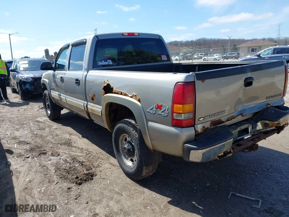 2002 Chevrolet Silverado 2500HD LS with VIN 1GCHK23U82F237150, listed as a IAAI auction lot 41918083 with 173,724 mi miles. Bid and sale history available at carsss.com. Image 3.