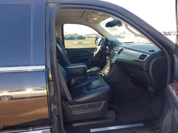 2013 Cadillac Escalade Luxury with VIN 1GYS3BEFXDR127777, listed as a IAAI auction lot 41375483 with 206,851 mi miles. Bid and sale history available at carsss.com. Image 5.