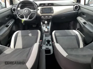 2020 Nissan Versa SV z VIN 3N1CN8EV5LL810008, wystawiony jako Copart lot #53625285 z przebiegiem 33 440 mil mil oraz Czysty tytuł • Clean title. Historia ofert i sprzedaży dostępna na DreamBid. Obrazek 8.