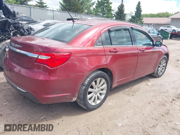 2011 Chrysler 200 Touring z VIN 1C3BC1FB4BN569474, wystawiony jako IAAI lot #42329937 z przebiegiem 160 695 mil mil oraz . Historia ofert i sprzedaży dostępna na DreamBid. Obrazek 4.