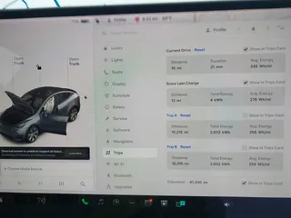 2021 Tesla Model Y Long Range with VIN 5YJYGDEEXMF092901, listed as a IAAI auction lot 42164866 with 61,240 mi miles and . Bid and sale history available at carsss.com. Image 7.