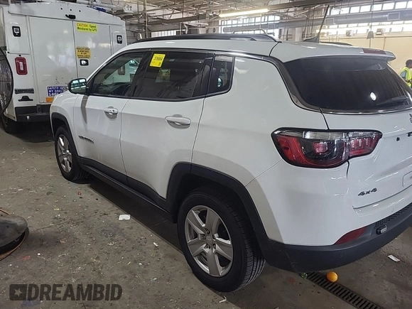 2022 Jeep Compass Latitude z VIN 3C4NJDBB2NT205936, wystawiony jako IAAI lot #42885857 z przebiegiem 39 157 mil mil oraz . Historia ofert i sprzedaży dostępna na DreamBid. Obrazek 49.