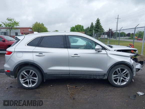 2017 Lincoln MKC Reserve z VIN 5LMCJ3D90HUL70673, wystawiony jako IAAI lot #42254648 z przebiegiem 100 465 mil mil oraz . Historia ofert i sprzedaży dostępna na DreamBid. Obrazek 14.